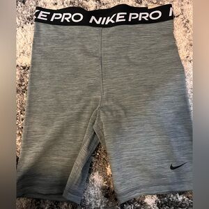 Nike Womens biker shorts in Heather Gray